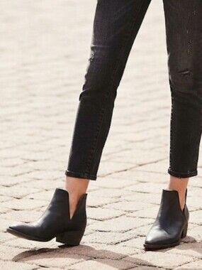 ✨ Free People "Charm" Double V Leather Ankle Boots ✨ SZ 38 GUC